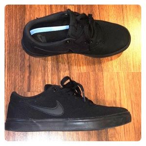 Nike sb charge shoes